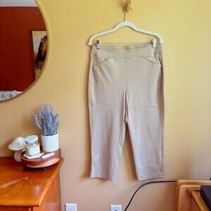 Chico’s Traveler’s Collection Khaki Capris Size 1.5